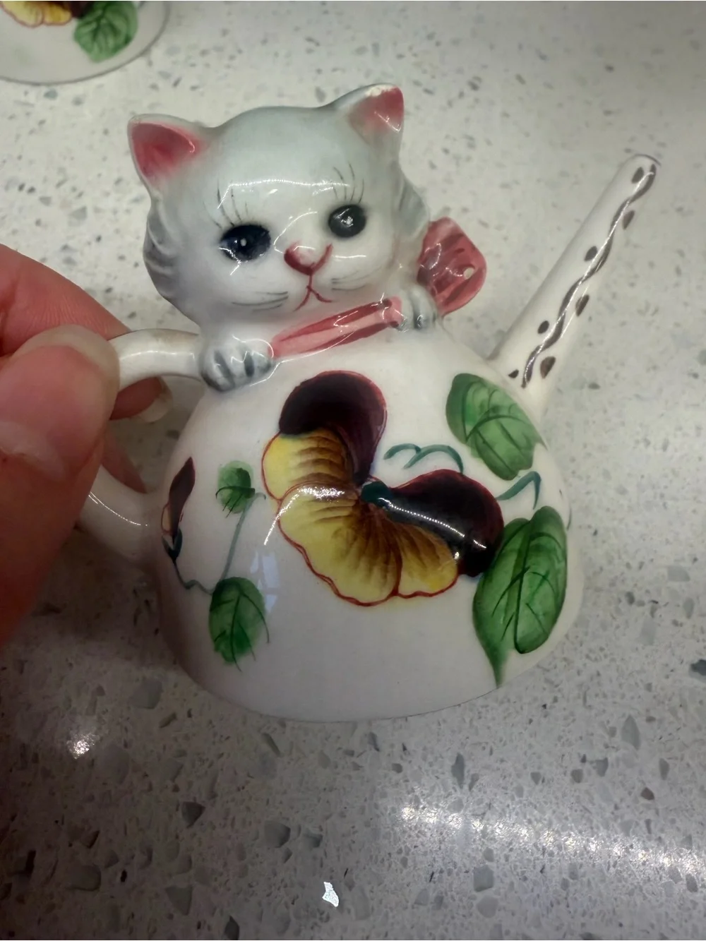 Vintage 1950 Napco Cat on Tea Pot Salt & Pepper Shakers. MCM. Rare. Bring Offers